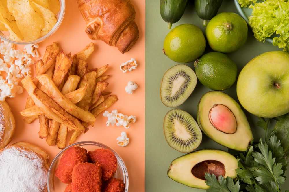 Ilustrasi makanan sehat dan tidak sehat. (Foto/Freepik)