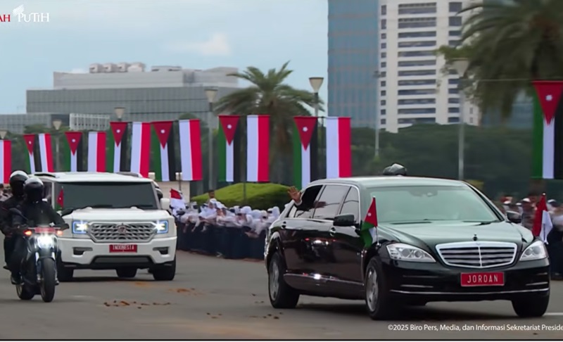 Presiden Prabowo semobil dengan Raja Yordania (Foto/Youtube Sekretariat Presiden)