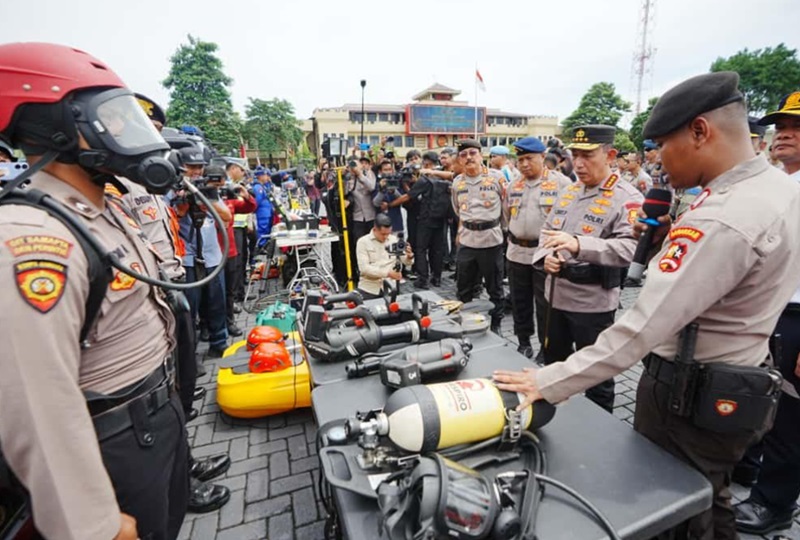 Kapolri perintahkan anak buah bantu warga (Beritanasional/Bachtiar)