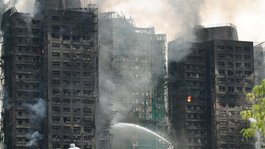 Kebakaran kawasan permukiman Wang Fuk Court, Tai Po, Hong Kong. (Foto/ France24)