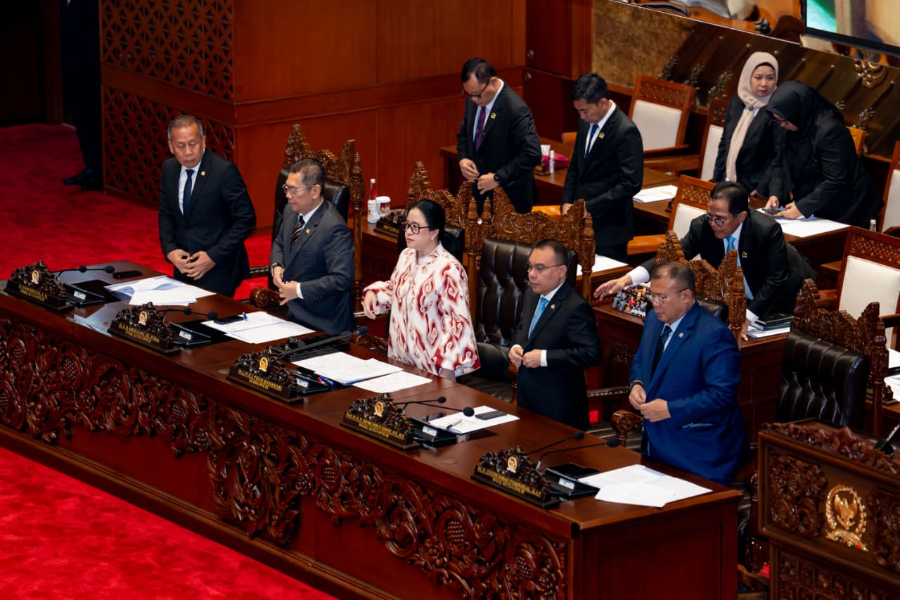 Ketua DPR Puan Maharani bersama para wakil ketua DPR lainnya pimpin Rapur DPR. (BeritaNasional/istimewa)