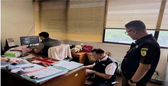 Kasus Korupsi mesin jahit Rp9 miliar, Kejari Jakarta Timur sita dokumen penting. (foto/ist)