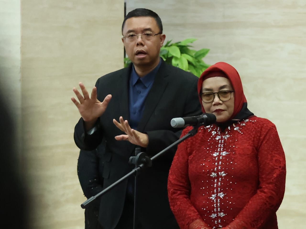 Marsini Undang Kapolri Ziarah ke Makam Marsinah. (Foto/Humas Polri)