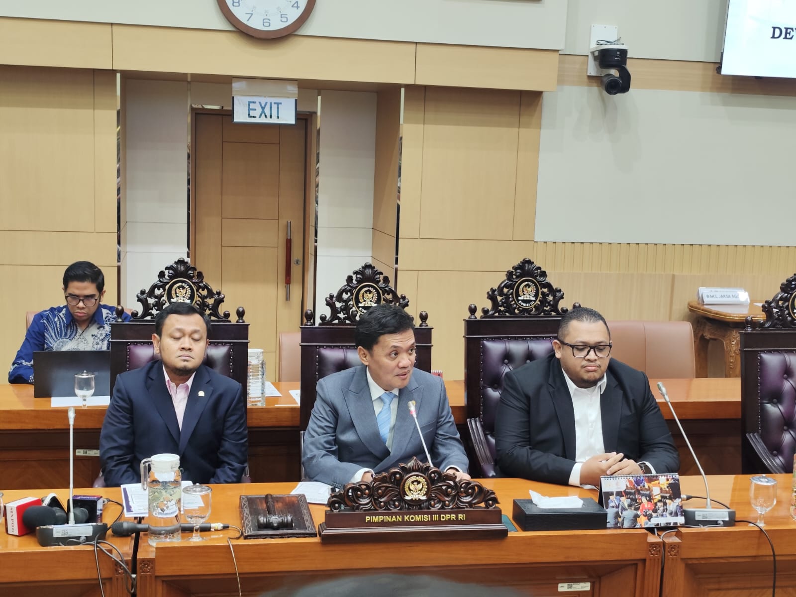 Banyak hoaks soal RUU KUHAP, Komisi III DPR bantah soal penyadapan Sewenang-wenang hingga pemblokiran rekening. (BeritaNasional/Ahda)