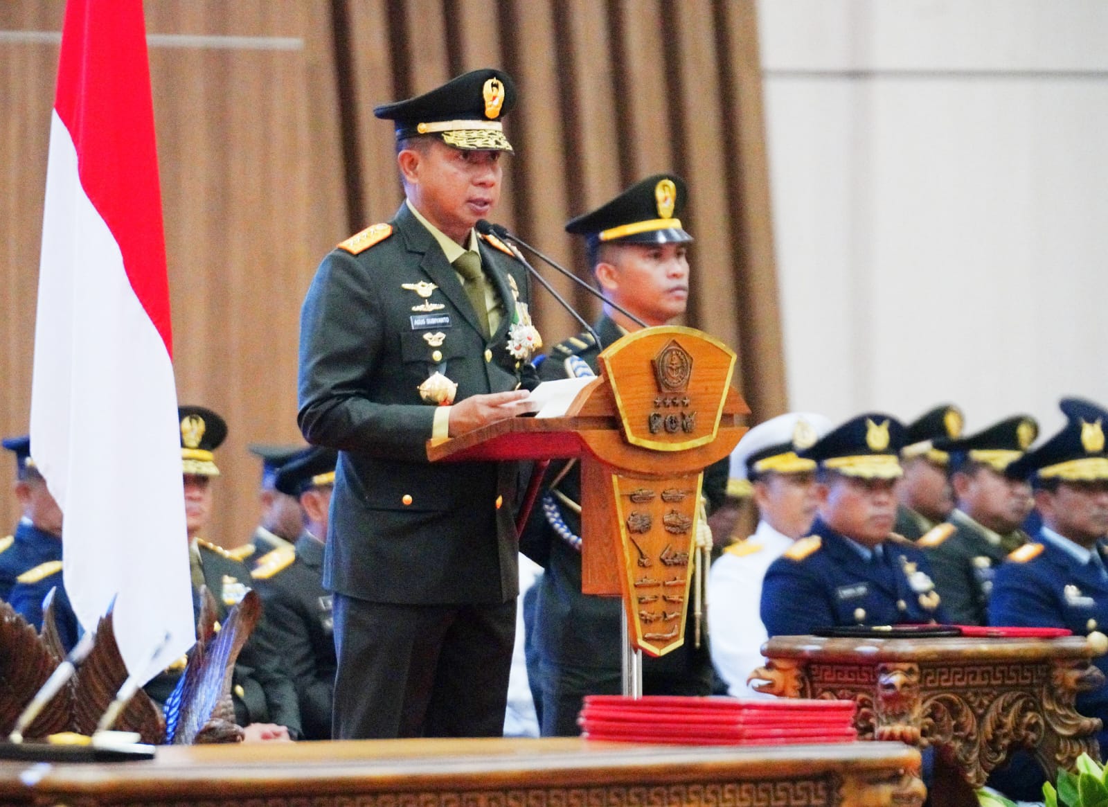 Panglima TNI Jenderal Agus Subiyanto melantik 51 Perwira Muda Dikmapa PK TNI Keahlian Khusus Siber. (Foto/Dok TNI)