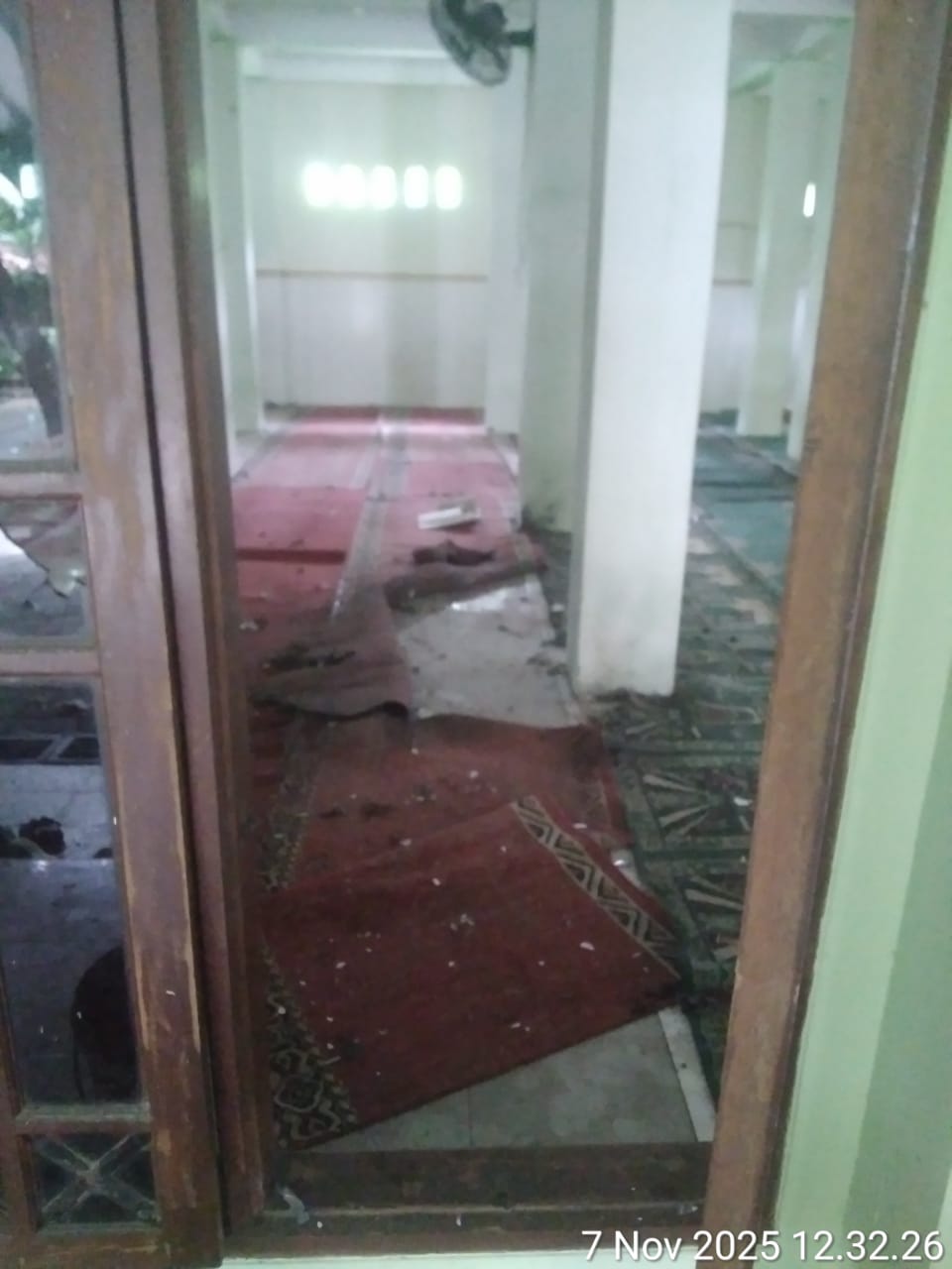 Situasi ledakan di SMA Negeri 72 Jakarta, yang berlokasi di Jalan Prihatin, Kelurahan Kelapa Gading Barat, Jakarta Utara. (Foto/Ist)