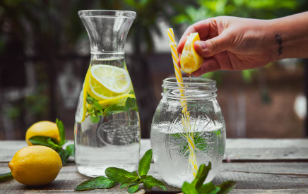 Ilustrasi infused water (BeritaNasional/Freepik)