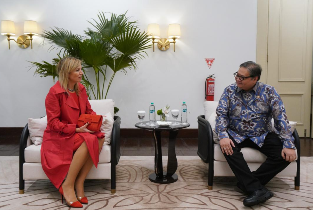 Menko Perekonomian Airlangga Hartarto (kanan) bersama Ratu Maxima dari Kerajaan Belanda. (Foto/Dok Kemenko Perekonomian)