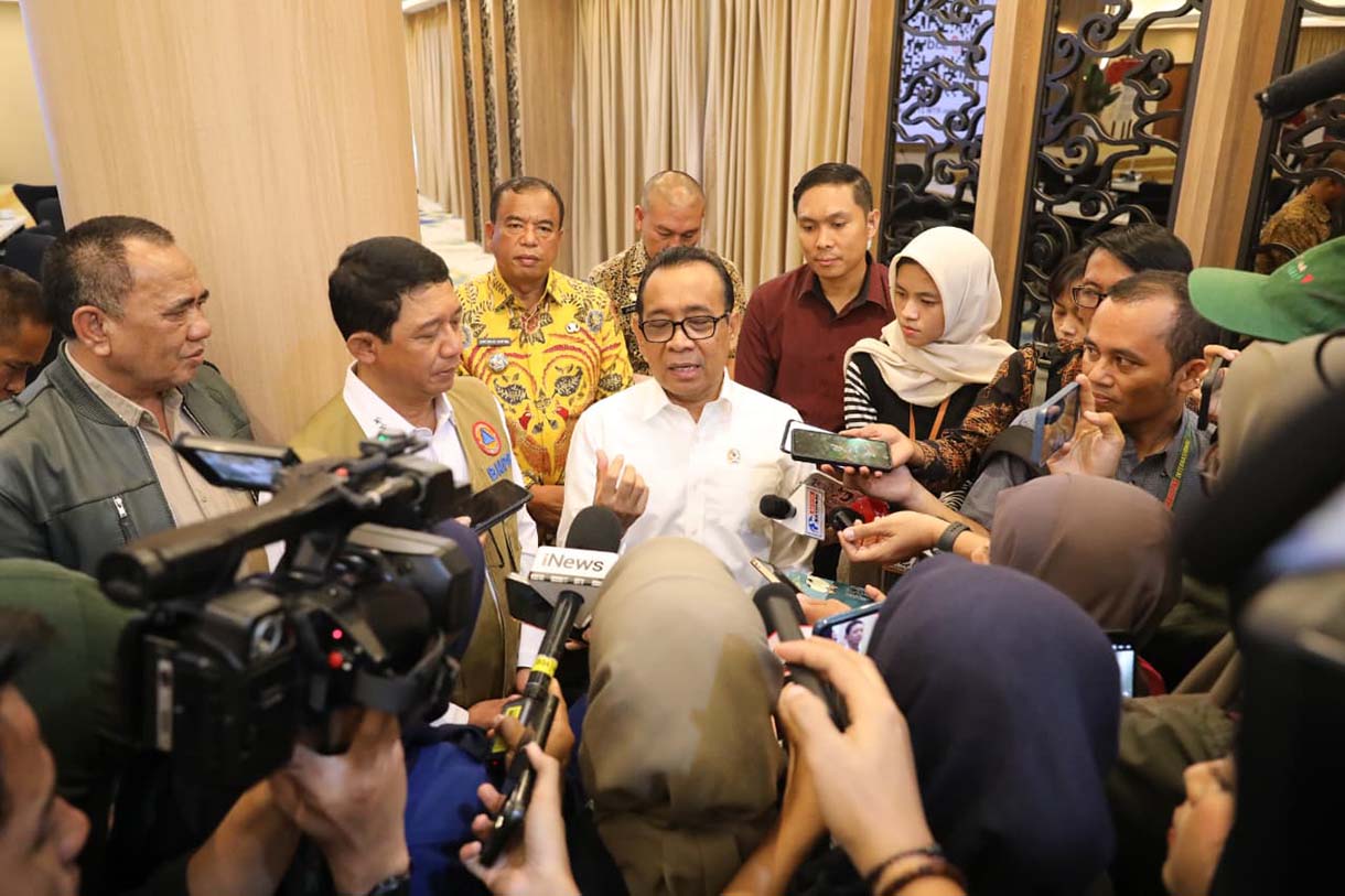 Menko PMK Pratikno saat diwawancarai (BeritaNasional/Oke Atmaja)