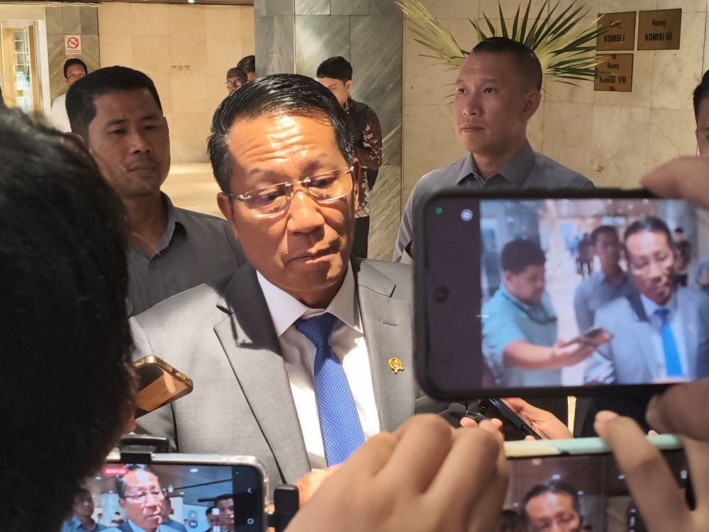 Menkum Supratman Andi Agtas saat diwawancarai. (BeritaNasional/Ahda)