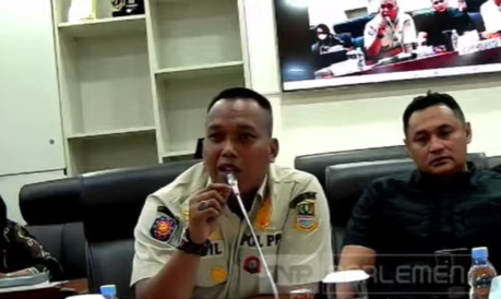Ngadu ke BAM DPR, Satpol PP ingin diangkat jadi PNS. (Foto/YouTube BAM DPR RI)