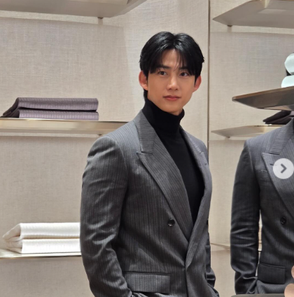 Pacaran sejak 2020, Tecyeon 2PM akan menikah tahun depan. (Foto/Ok Taecyeon)