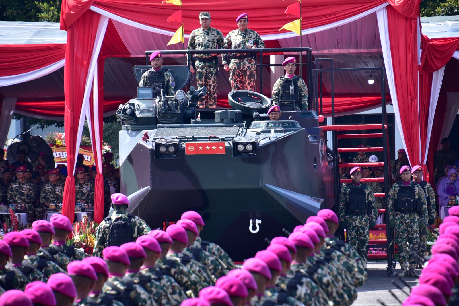Panglima TNI Agus Subiyanto Dikukuhkan sebagai Warga Kehormatan Korps Marinir ke-49. (Foto/Puspen TNI)