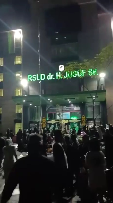 Pasien berhamburan saat gempa bermagnitudo 4,8 guncang Kota Tarakan. (Foto/BNPB)