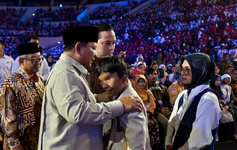 Presiden Prabowo beri pelukan ke Azzam (Foto/PBMI)