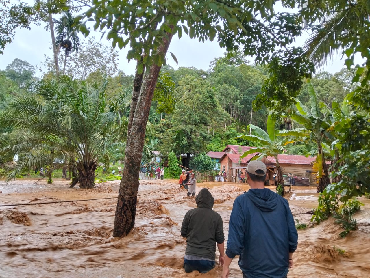 Situasi banjir di Padang Sidempuan Sumut. (BeritaNasional/BNPB)