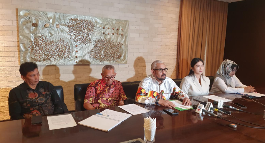 Pengacara keluarga Diplomat Muda Kementerian Luar Negeri (Kemlu), Arya Daru Pangayunan, Nicholay Aprilindo.  (BeritaNasional/Bachtiarudin Alam)