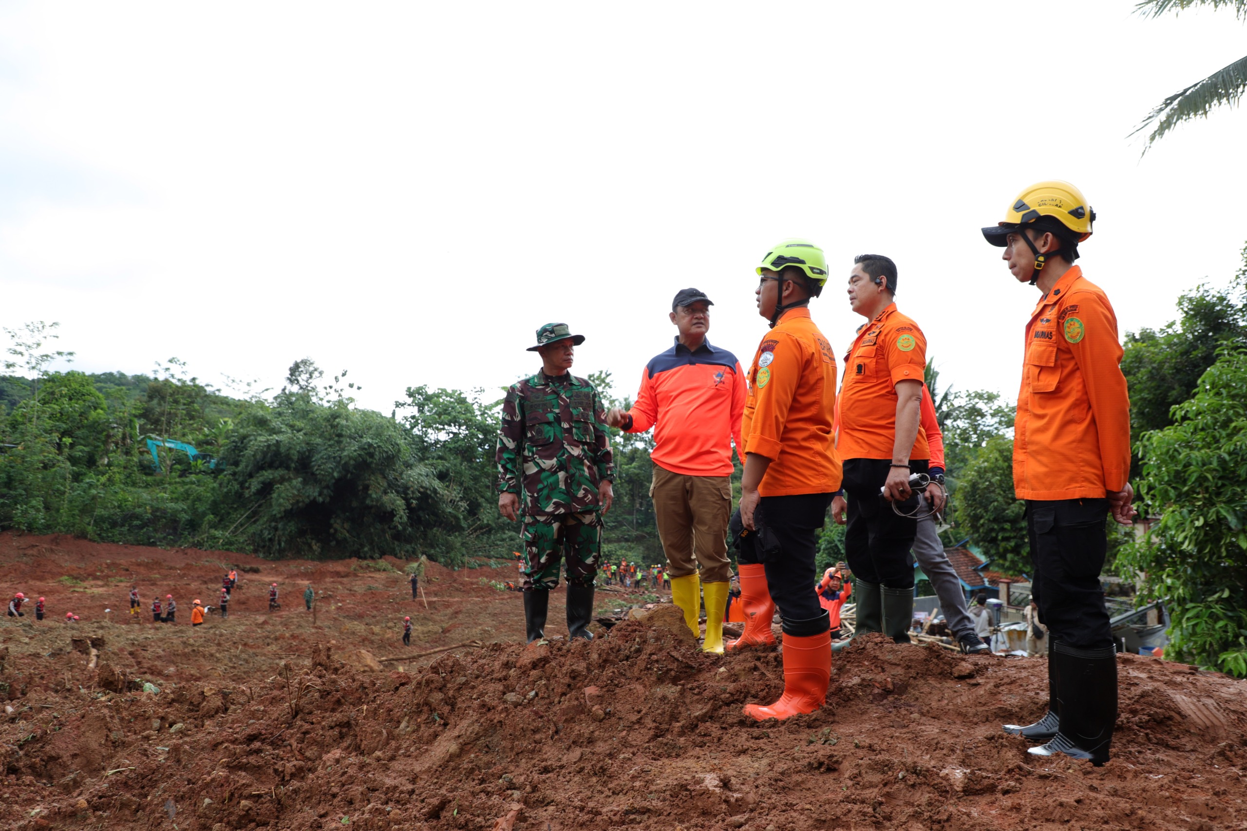 Percepat pencarian 11 korban longsor Cilacap, BNPB gelar modifikasi cuaca. (Foto/BNPB)