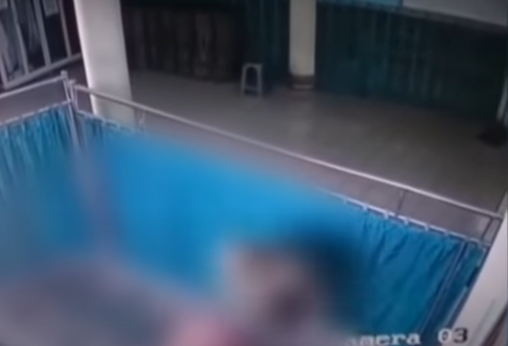 Perempuan dilecehkan saat salat di Masjid Bandar Lampung, Menteri PPPA kecam pelaku. (Foto/YouTube Sinpo TV)