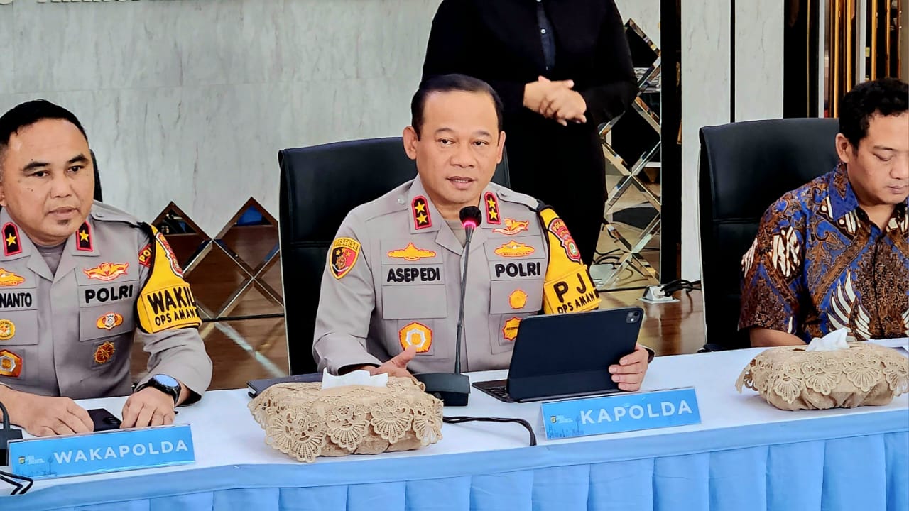 Kapolda Metro Jaya Irjen Asep Edi Suheri menjelaskan penetapan tersangka dugaan pencemaran nama baik Joko Widodo di Polda Metro Jaya. (BeritaNasional/Panji)