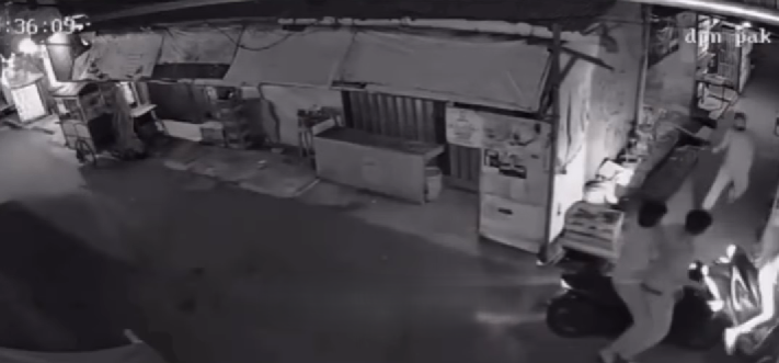 Aksi pencurian sepeda motor yang menembak seorang Hansip di Cakung Barat, Jakarta Timur. (Foto/Instagram)