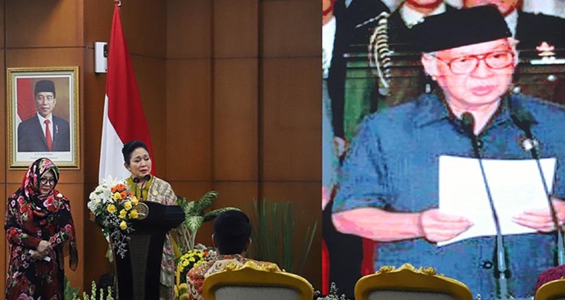 Siti Hediati Hariyadi (Titiek Soeharto), anak Presiden Kedua Indonesia Soeharto, saat berpidato. (Beritanasional/Elvis)