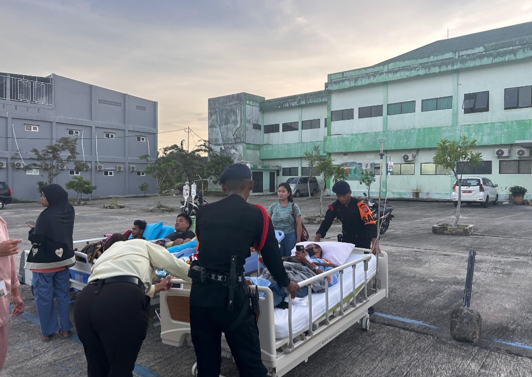 Polri layani korban gempa susulan Tarakan. (BeritaNasional/dok Polri)