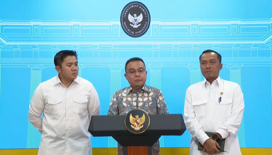 Wakil Ketua DPR Sufmi Dasco Ahmad memberikan keterangan pemberikan rehabilitasi Direktur Utama ASDP nonaktif/terdakwa Ira Puspadewi