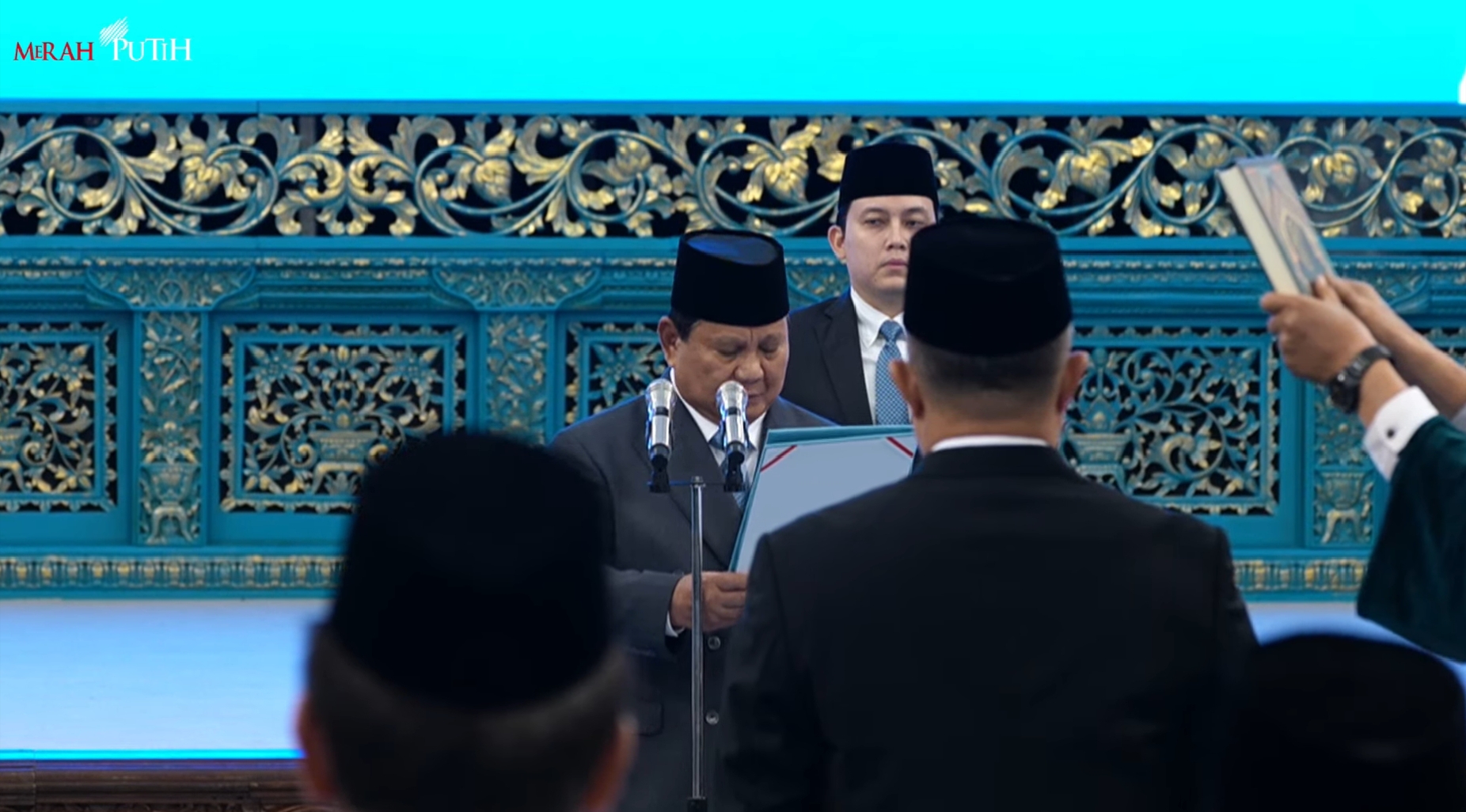 Presiden Prabowo Subianto ketika melantik kepala BRIN dan wakil ketua MA. (Foto/BPMI)