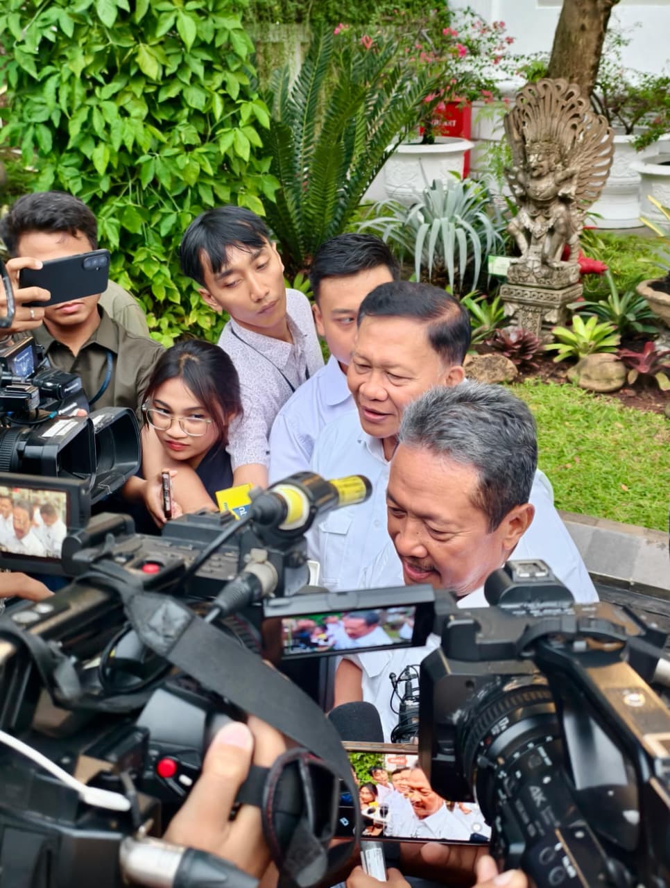 Menteri Kelautan dan Perikanan Sakti Wahyu Trenggono ke Istana Merdeka Jakarta. (BeritaNasional/Setpres)