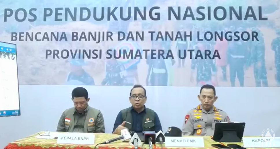 Menko PMK Pratikno (tengah) saat memberikan keterangan. (Foto/YouTube BNPB)