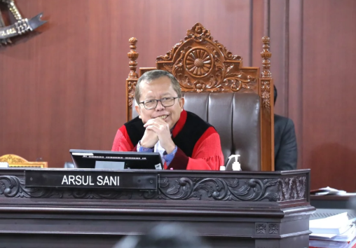 Profil Arsul Sani, anak kiai yang jadi hakim MK dan keaslian ijazahnya dipertanyakan. (Foto/Instagram Arsul Sani)