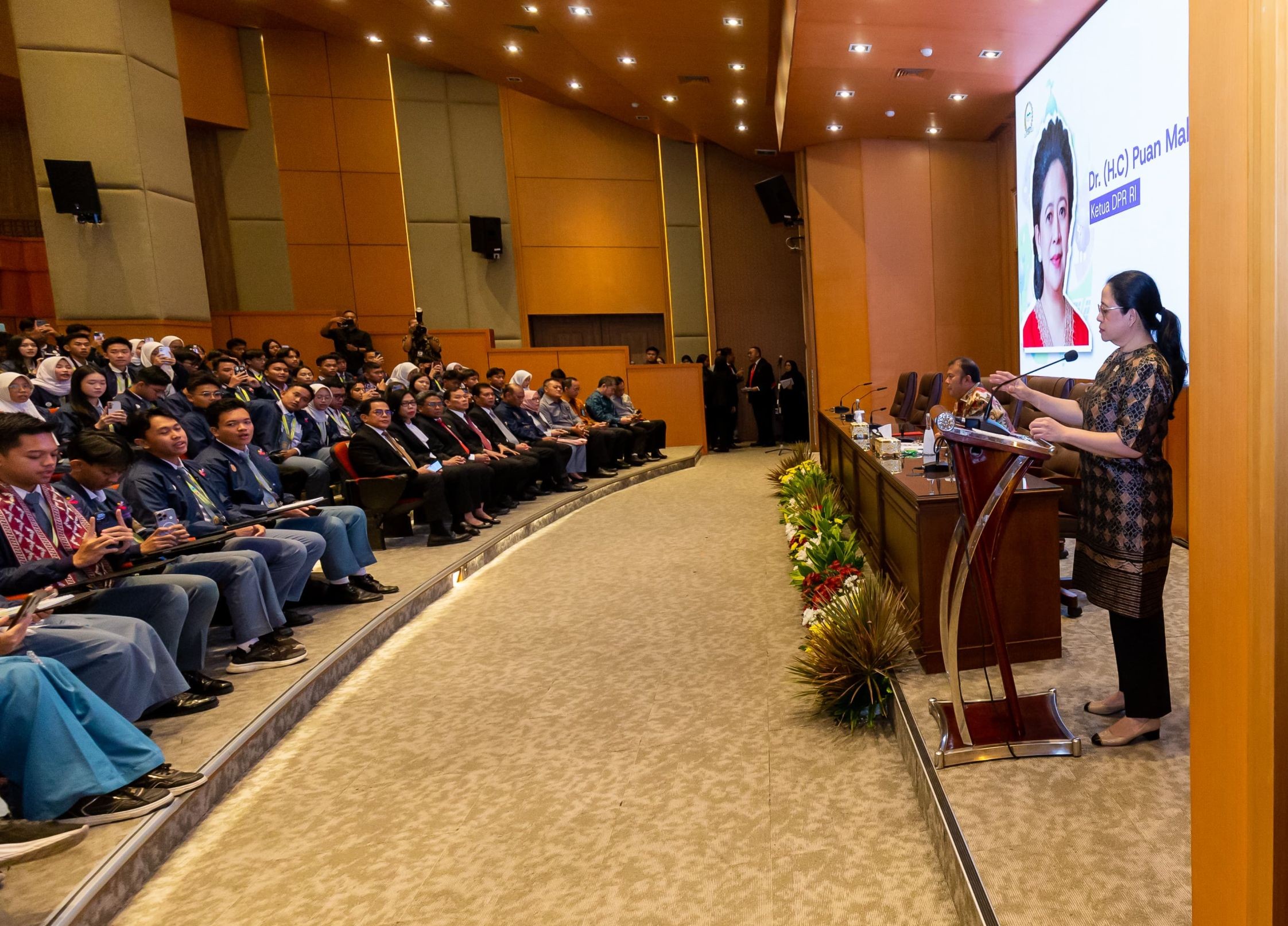 Puan buka-bukaan soal dinamika dan kompromi di DPR ke 140 anggota Parlemen Remaja 2025