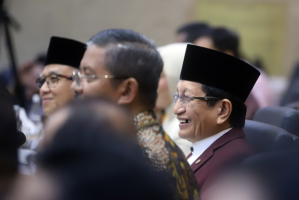 Badan Legislasi (Baleg) DPR RI menggelar rapat kerja (raker) bersama Menteri Agama (Menag) Nasaruddin Umar dan Wamen Pendidikan Dasar dan Menengah (Wamendikdasmen), Atip Latipulhayat. (BeritaNasional/Elvis Sendouw)