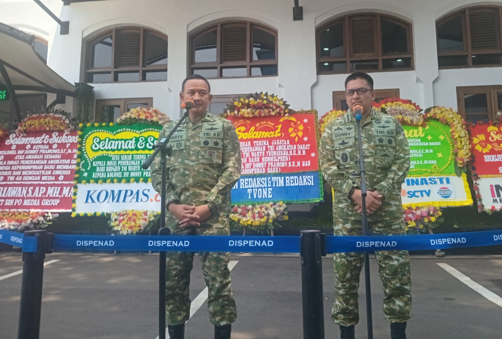 Kadispenad Kolonel (Inf) Donny Pramono (kanan). (Foto/Dok TNI AD)