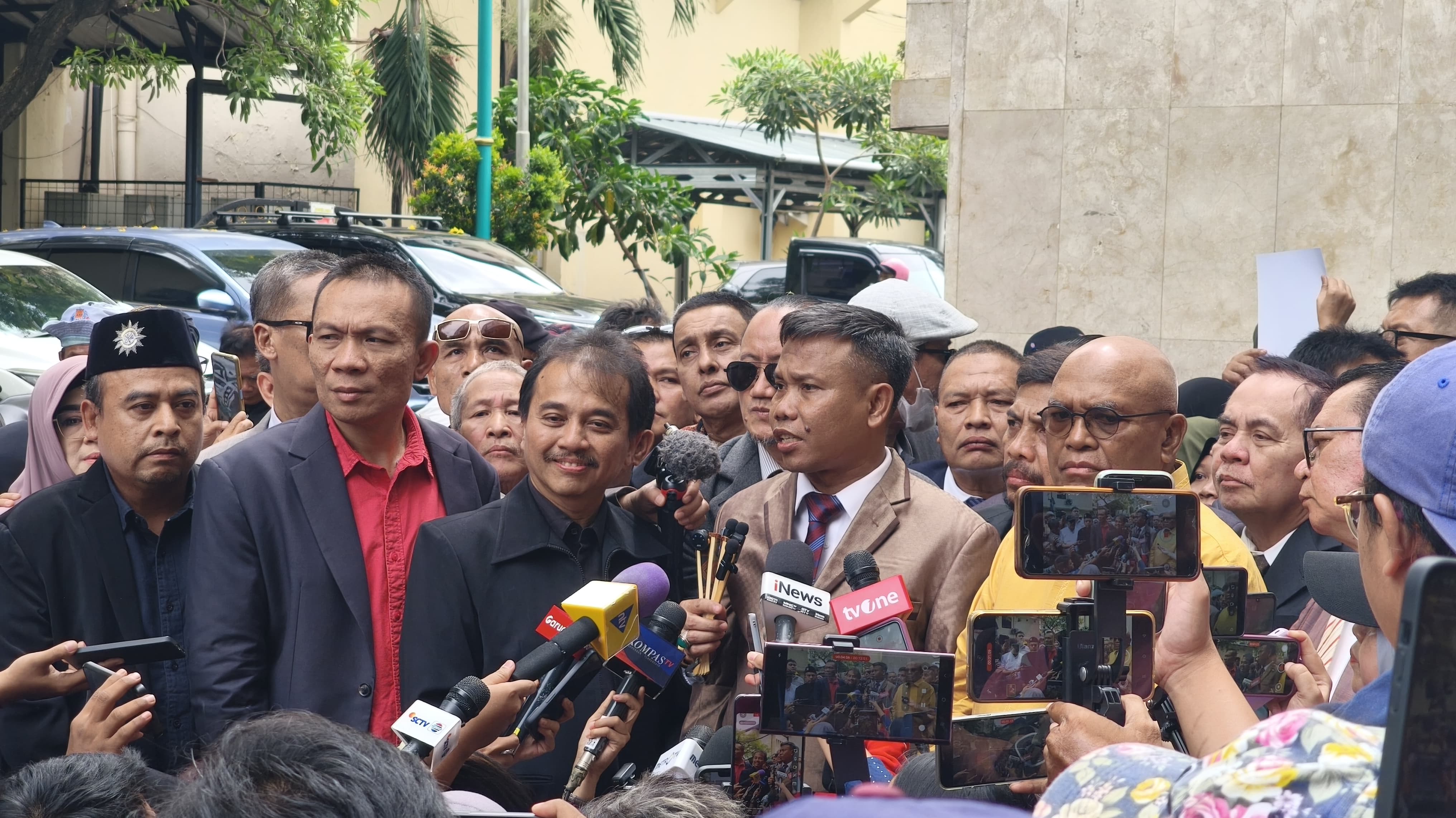 Pakar telematika sekaligus mantan menteri era SBY, Roy Suryo penuhi panggilan penyidik Bareskrim Polri. (BeritaNasional/Bachtiarudin)