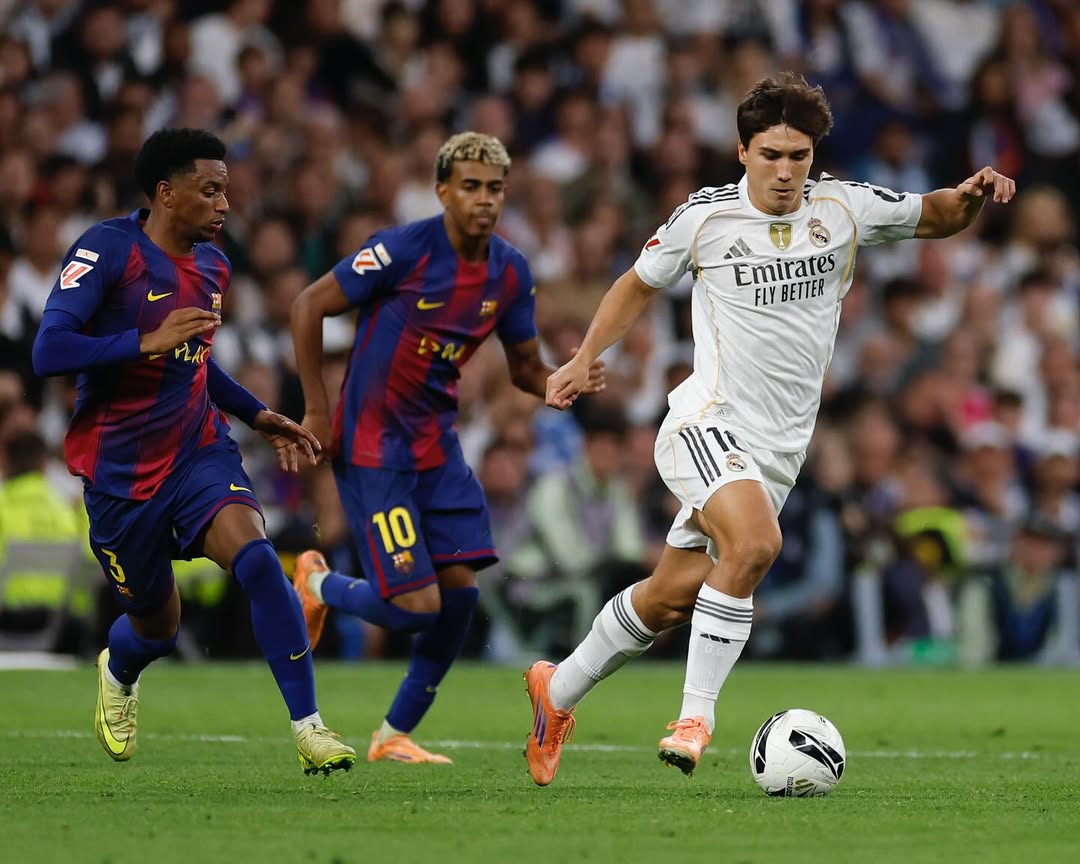 Wonderkid Real Madrid Gonzalo Garcia (kanan) sedang menggiring bola. (Foto/Instagram Gonzalo Garcia)