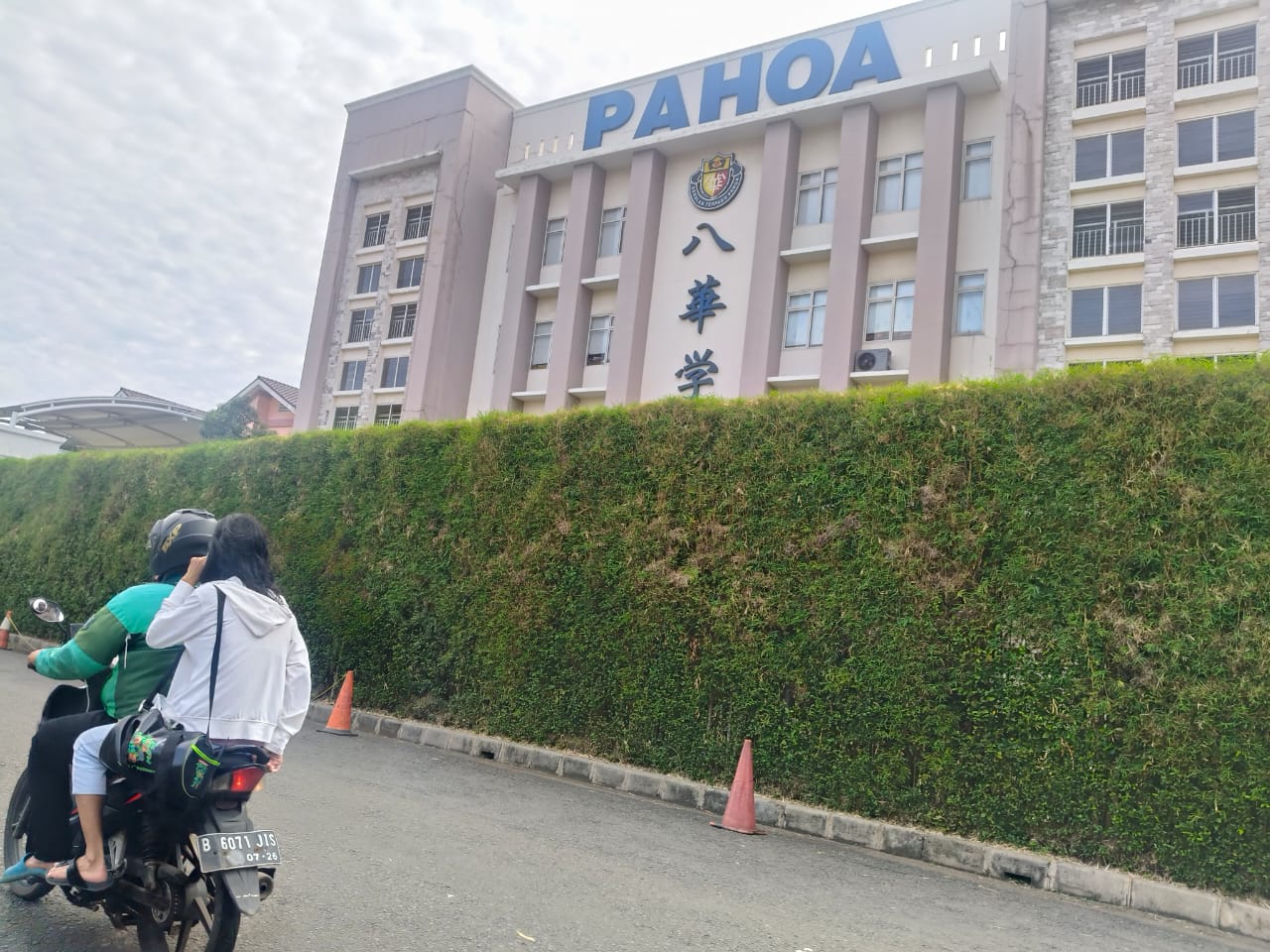 Siswa 13 tahun terjun dari lantai 8, polisi panggil guru dan penjaga Sekolah Pahoa Gading Serpong. (BeritaNasional/Bachtiarudin)