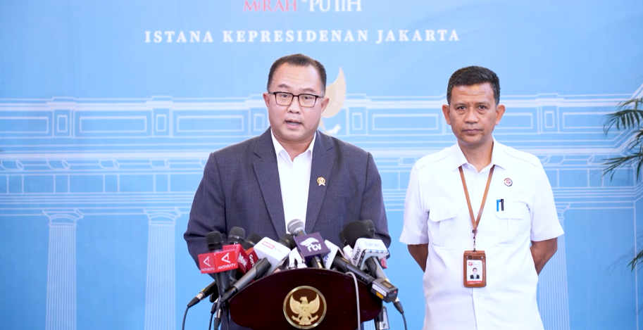 Kepala BRIN Arif Satria (kiri) di Istana Kepresidenan Jakarta. (Foto/YouTube Setpres)