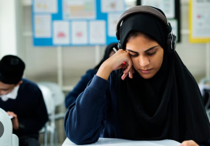 Santri belajar teknologi (Foto/Freepik)