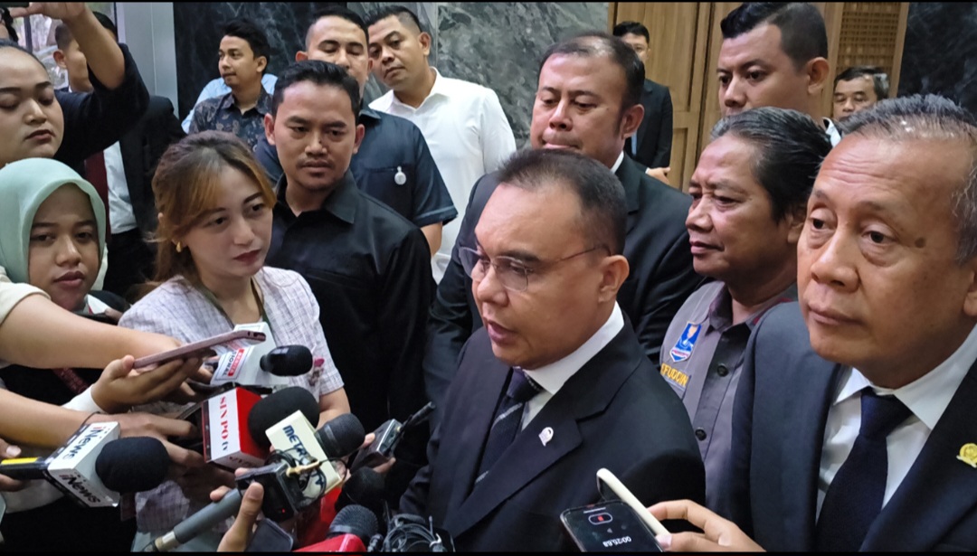 Para Pimpinan DPR Sufmi Dasco Ahmad, Cucun Ahmad Syamsurijal, Saan Mustofa beraudensi dengan kepala desa di gedung DPR Jakarta. (BeritaNasional/Ahda)