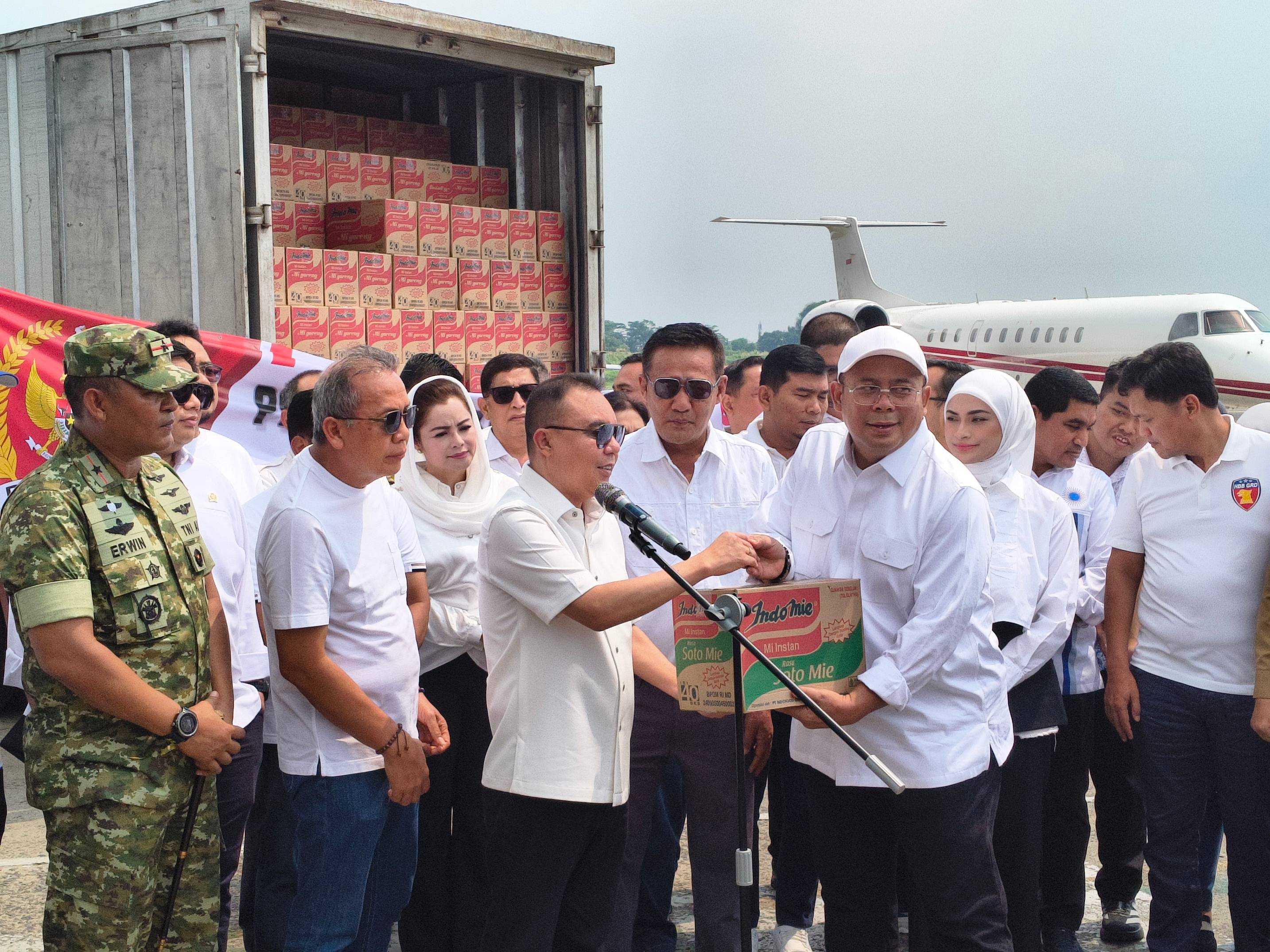 Terbang ke Sumut, Cucun Syamsurijal pimpin langsung pengiriman bantuan untuk korban bencana Sumatera. (BeritaNasional/Ahda)