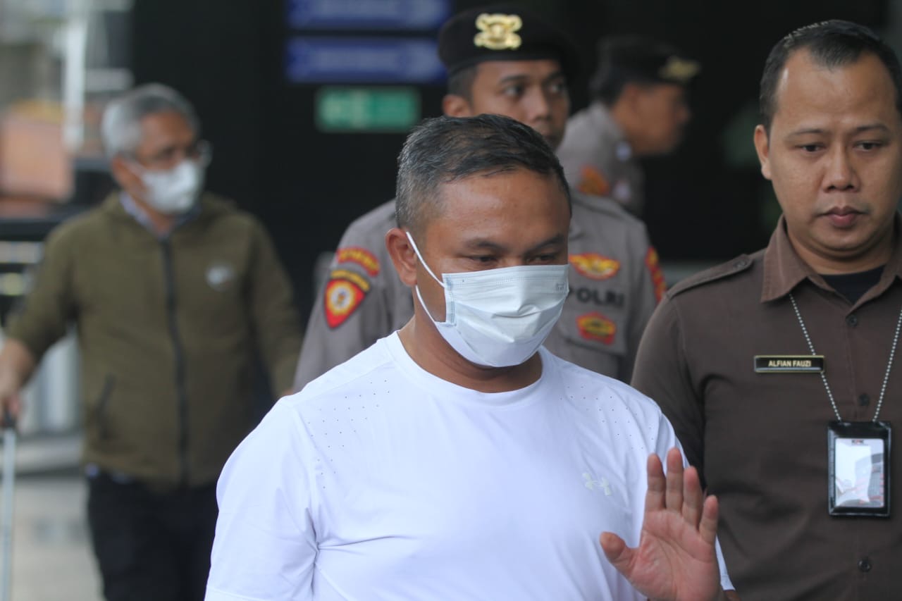 Gubernur Riau Abdul Wahid Tiba di KPK Usai Terjaring OTT. (BeritaNasional/Oke Atmaja)