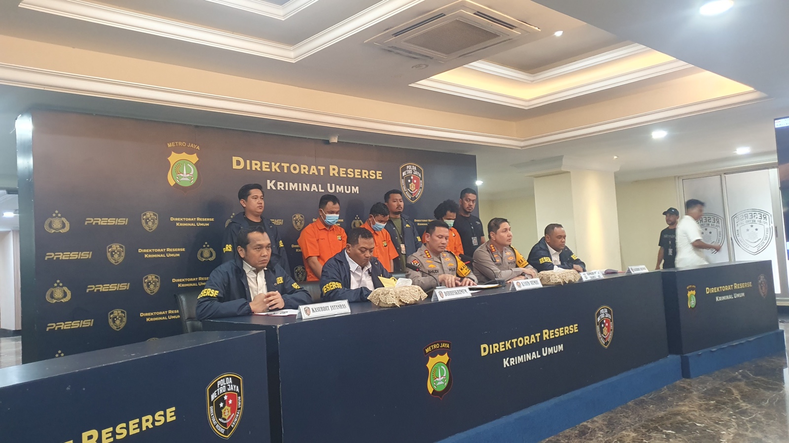 Konferensi Pers Terkait Pelaku Pencurian Motor Cakung di Polda Metro Jaya. (BeritaNasional/Bachtiar)