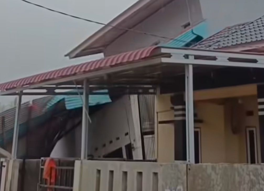 Viral Rumah Hanyut Terbawa Banjir di Padang. (Foto/istimewa)