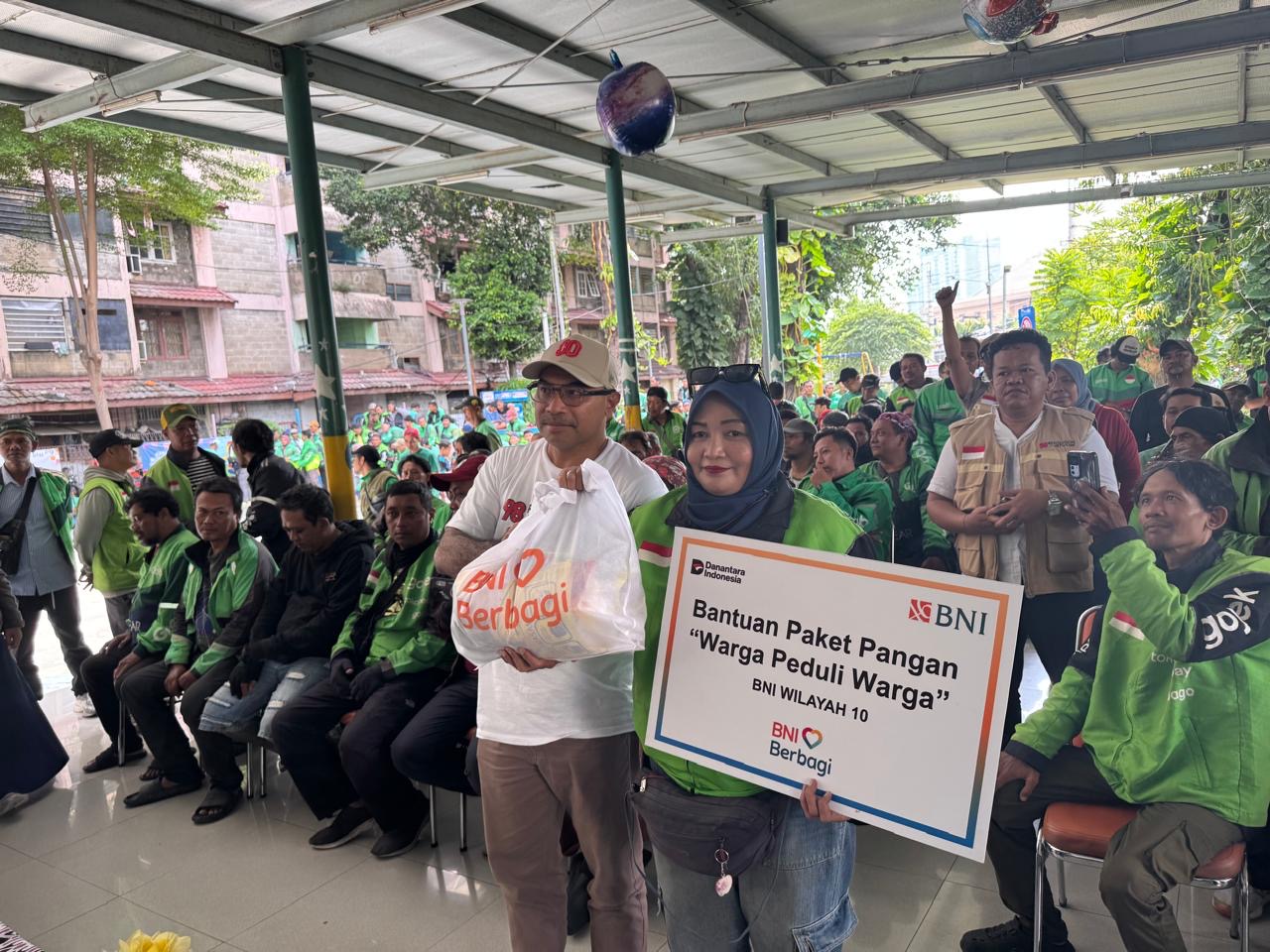 #WargaPeduliWarga Digelar Serentak di Jakarta dan Medan, Ribuan Paket Sembako Disalurkan. (Foto/istimewa)