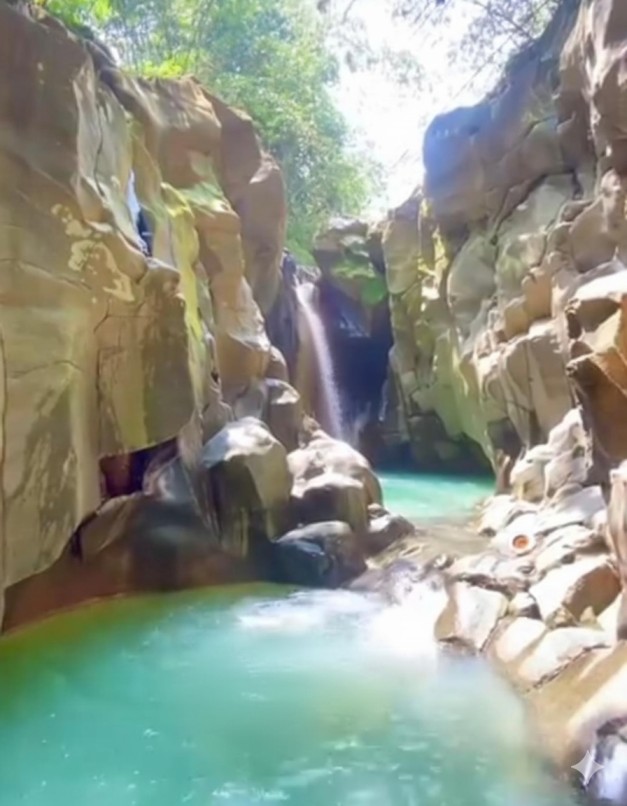 15 wisata alam Bogor terbaik 2025, cocok untuk healing dan short trip-Curug Cikuluwung. (BeritaNasional/Instagram Curug Cikuluwung)