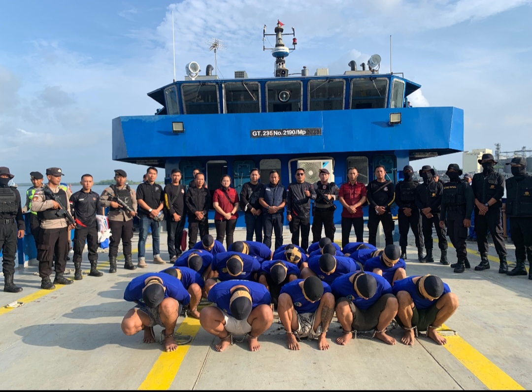 21 narapidana lapas Cirebon dipindahkan ke Nusakambangan Jawa Tengah. (BeritaNasional/istimewa)