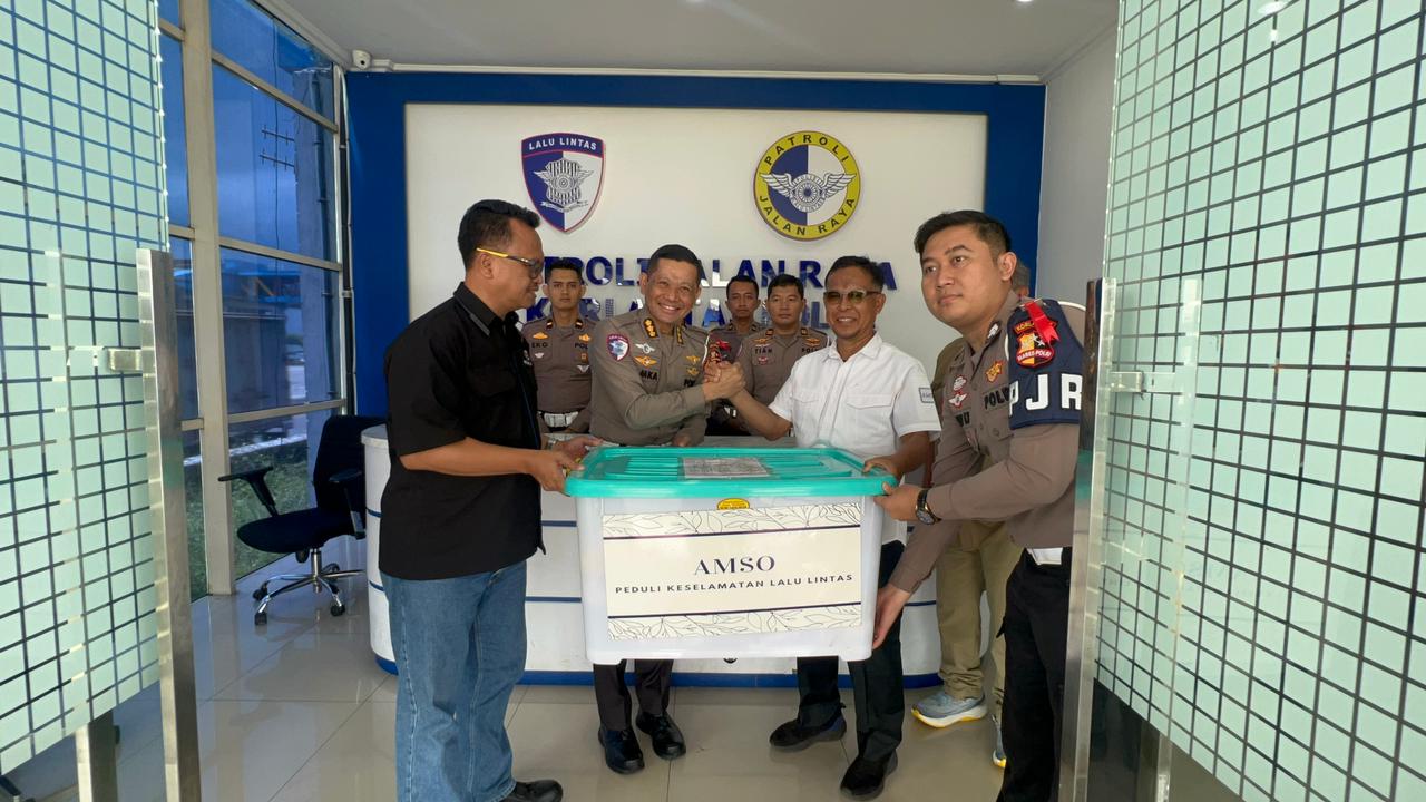 Apresiasi Kerja Keras Polisi di Operasi Lilin 2025, Masyarakat Beri Obat-obatan bagi Personel Korlantas. (Foto/Istimewa)