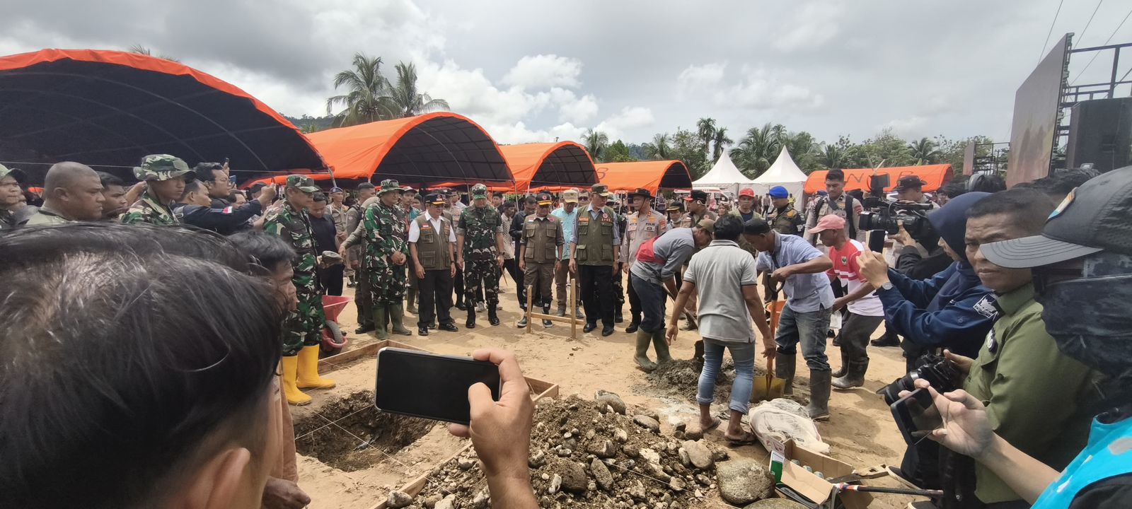 BNPB siapkan huntara untuk warga terdampak bencana di Sumatera Barat. (BeritaNasional/BNPB)